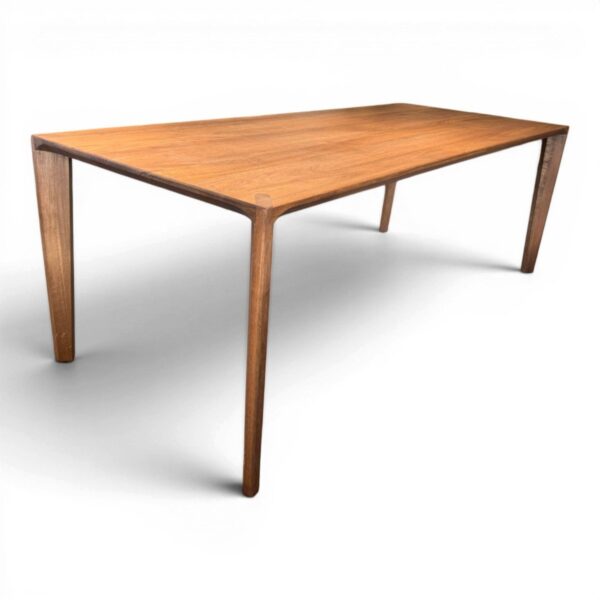 Eetkamertafel Hanny - Artisan – hoofdfoto Eetkamertafel Hanny - Artisan — hoofdfoto op witte achtergrond