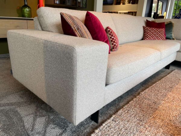 Hofstede Raanhuis Plaza/ Basso Modulaire bank Showroommodel 4