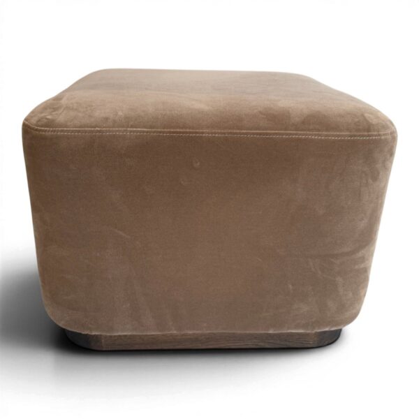 Hocker Verzino - Hofstede Raanhuis — productfoto op witte achtergrond