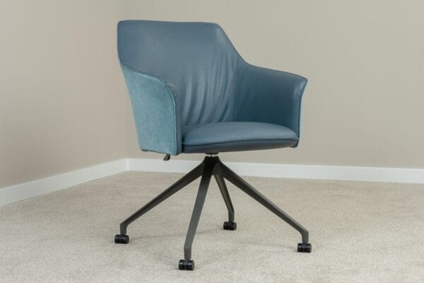 Leolux-Mara-Twist-671-103-Eetkamerstoel-Showroommodel-1-1.jpg