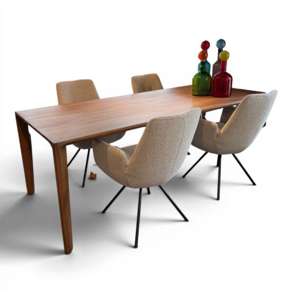 Eetkamertafel Hanny - Artisan — productfoto op witte achtergrond