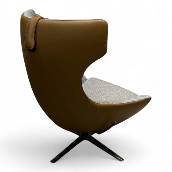 Relaxfauteuil Caruzzo Plus 662-100 - Leolux — productfoto op witte achtergrond