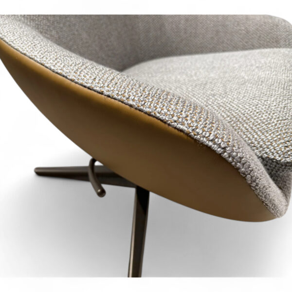 Relaxfauteuil Caruzzo Plus 662-100 - Leolux — productfoto op witte achtergrond