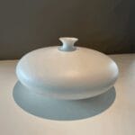 Victor Boeren Interieurs Persi rond porselein mat wit Vaas Showroommodel 1